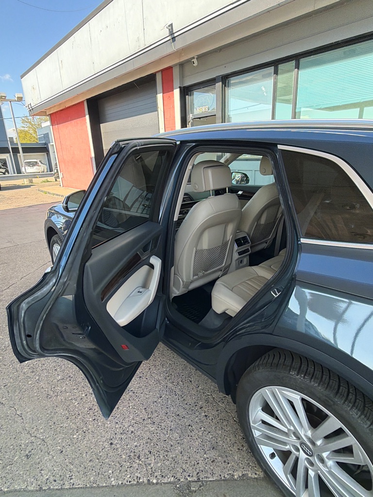 Photo 8 of this AUDI Q5