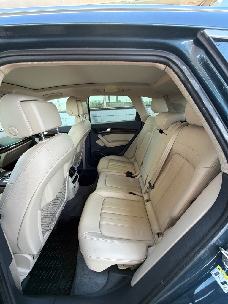 Photo 12 of this AUDI Q5