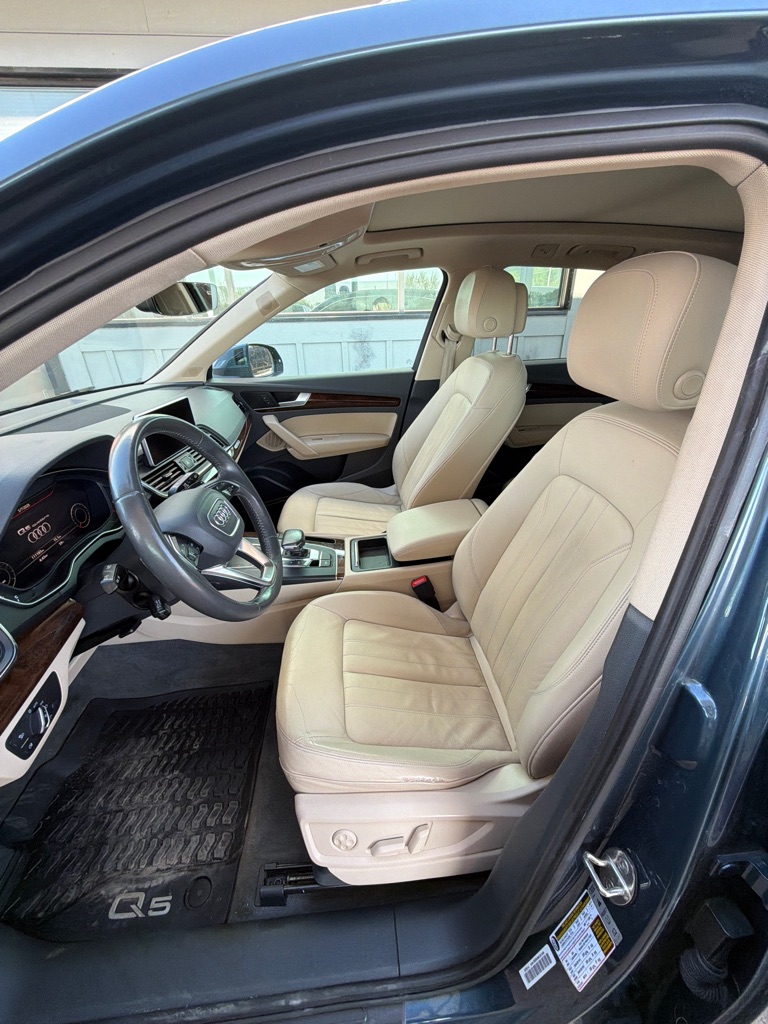Photo 11 of this AUDI Q5
