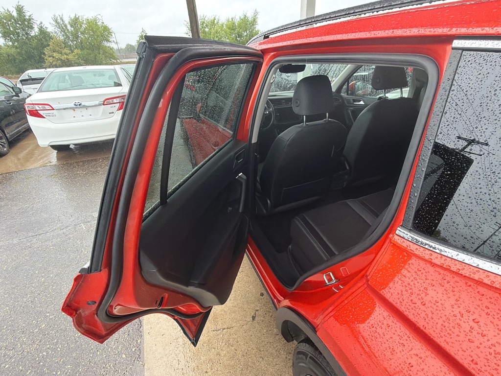 Photo 8 of this VOLKSWAGEN TIGUAN