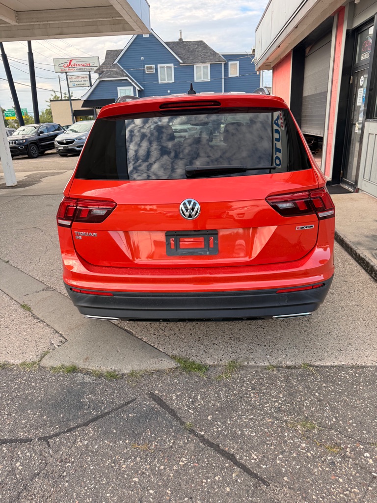 Photo 5 of this VOLKSWAGEN TIGUAN