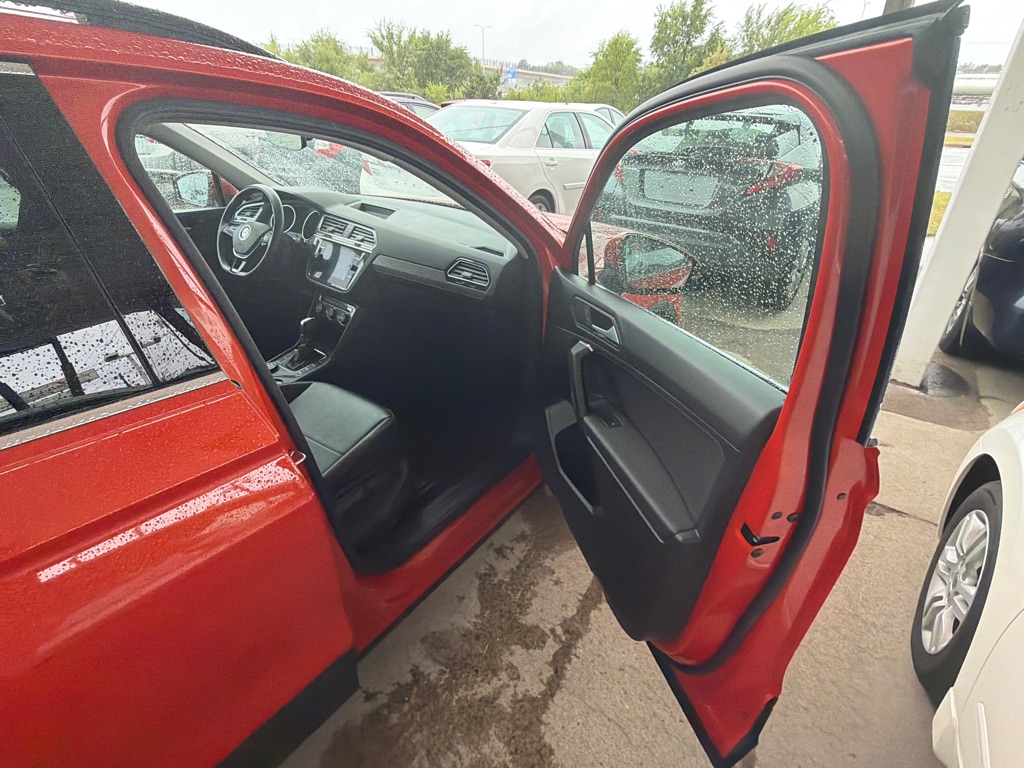 Photo 12 of this VOLKSWAGEN TIGUAN