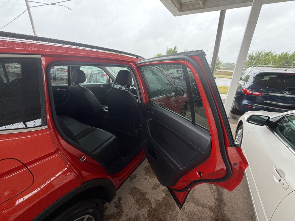 Photo 10 of this VOLKSWAGEN TIGUAN