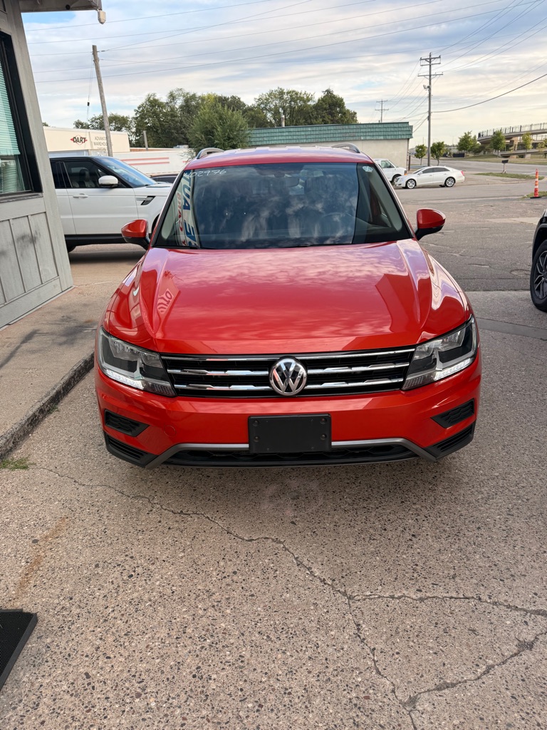 Photo 2 of this VOLKSWAGEN TIGUAN