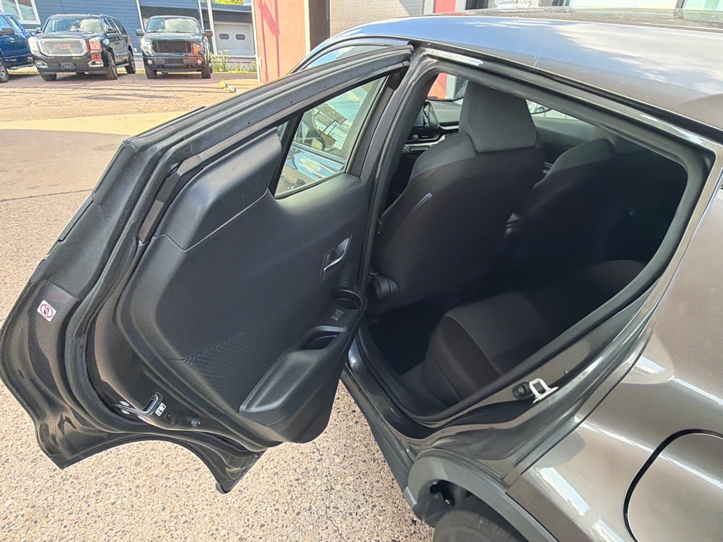 Photo 11 of this TOYOTA C-HR