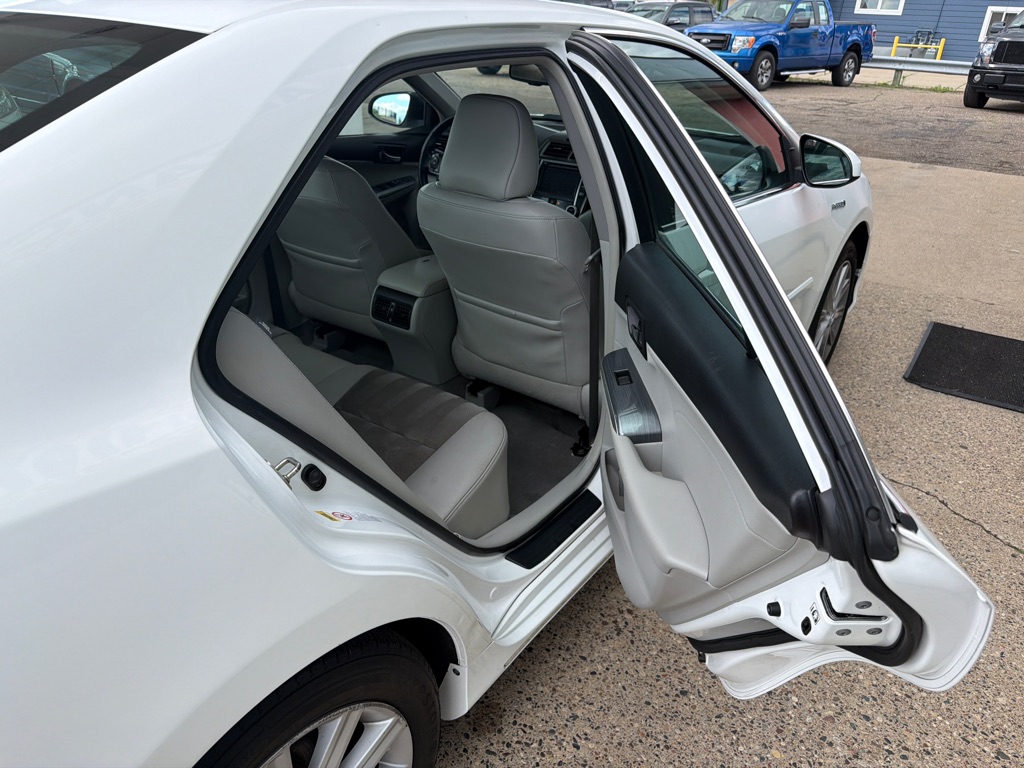 Photo 9 of this TOYOTA CAMRY