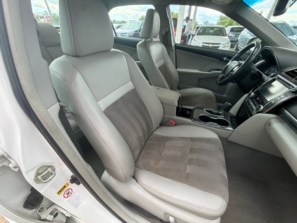 Photo 11 of this TOYOTA CAMRY