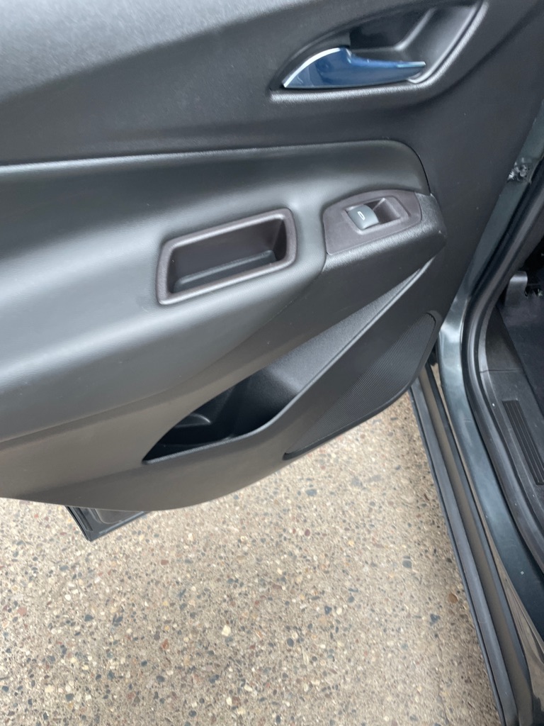 Photo 19 of this CHEVROLET EQUINOX