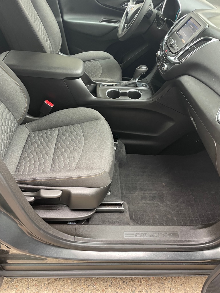 Photo 11 of this CHEVROLET EQUINOX
