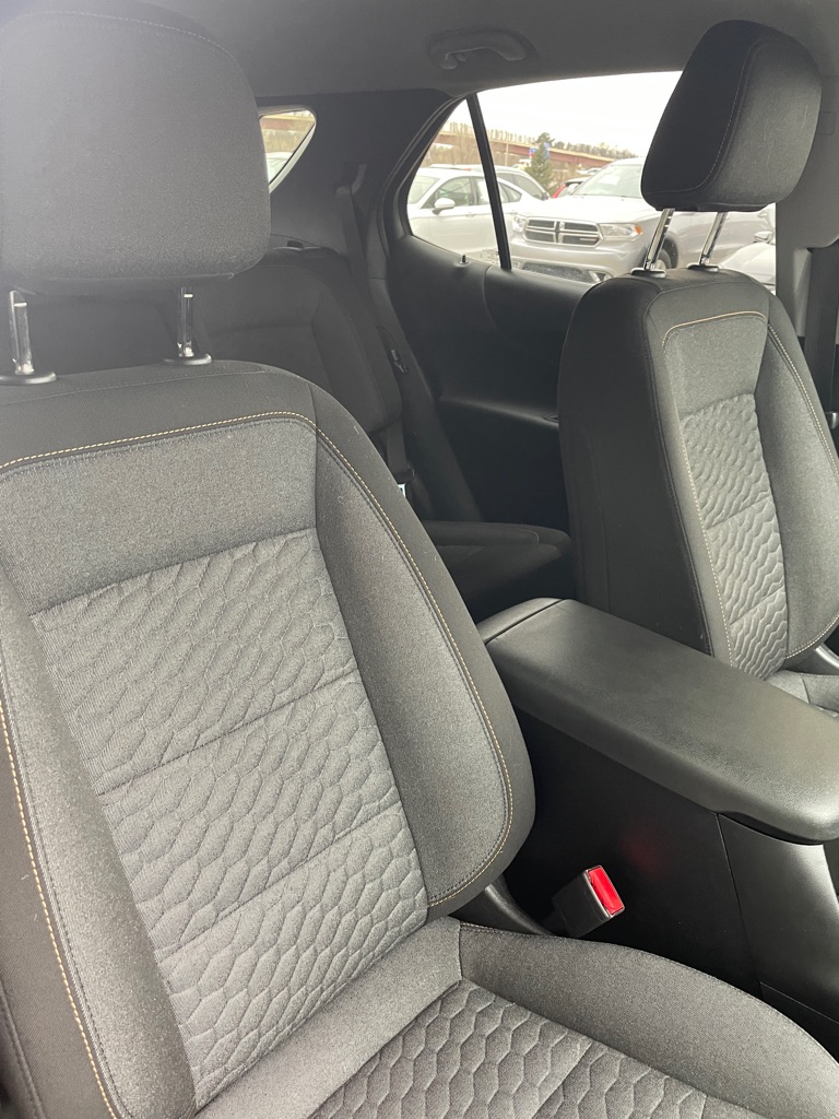 Photo 10 of this CHEVROLET EQUINOX