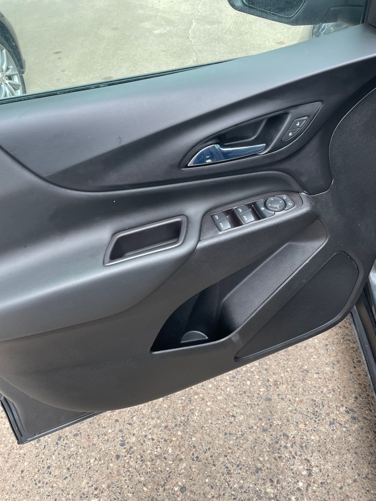 Photo 22 of this CHEVROLET EQUINOX