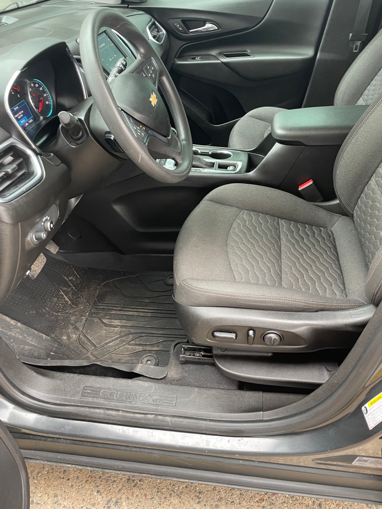 Photo 21 of this CHEVROLET EQUINOX