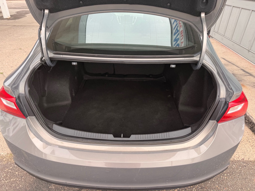 Photo 8 of this CHEVROLET MALIBU
