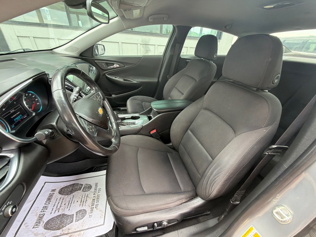 Photo 9 of this CHEVROLET MALIBU
