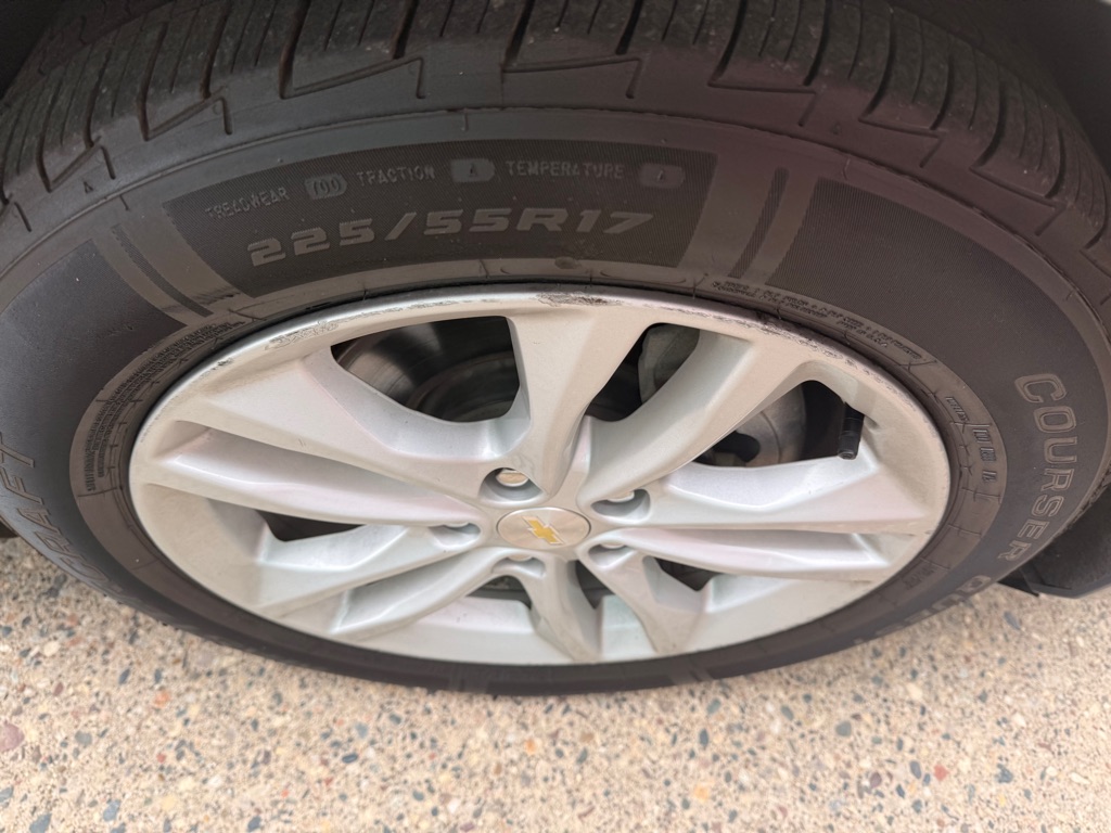Photo 19 of this CHEVROLET MALIBU