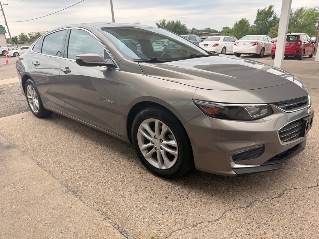 Photo 4 of this CHEVROLET MALIBU