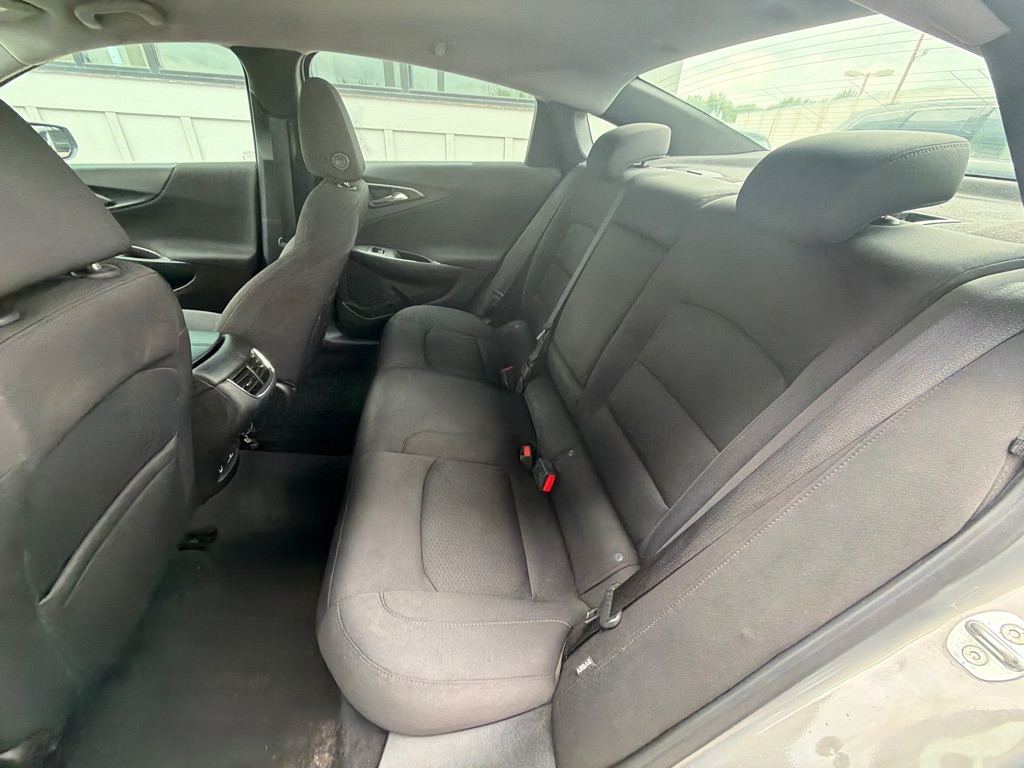Photo 10 of this CHEVROLET MALIBU