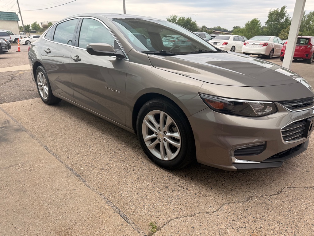 Photo 3 of this CHEVROLET MALIBU