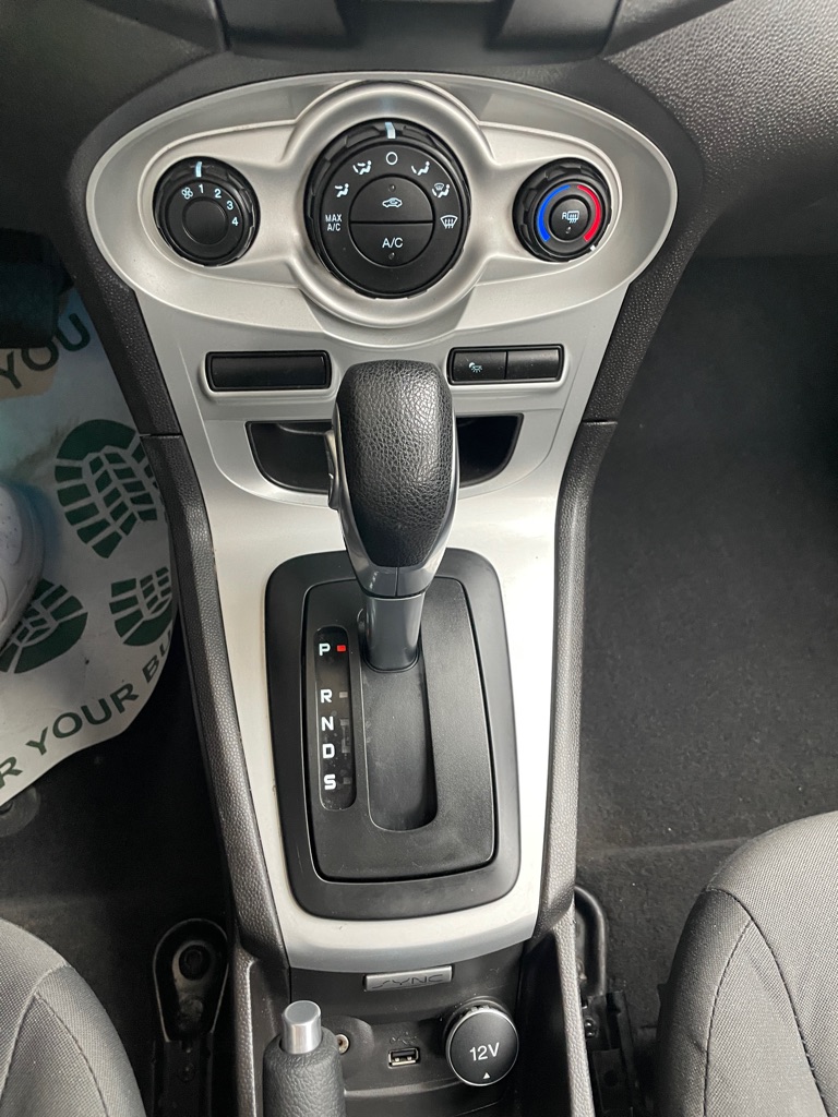 Photo 16 of this FORD FIESTA
