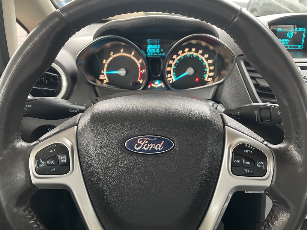 Photo 15 of this FORD FIESTA