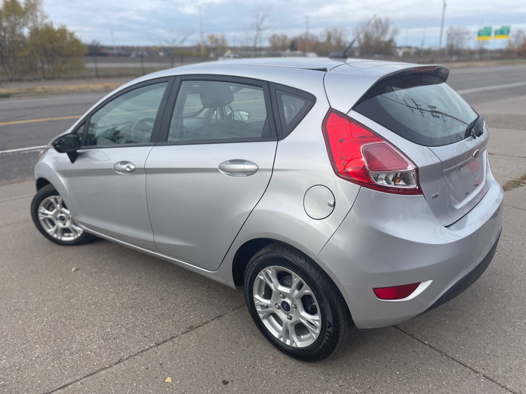 Photo 3 of this FORD FIESTA