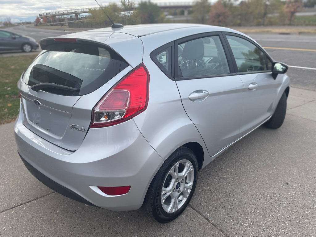 Photo 6 of this FORD FIESTA