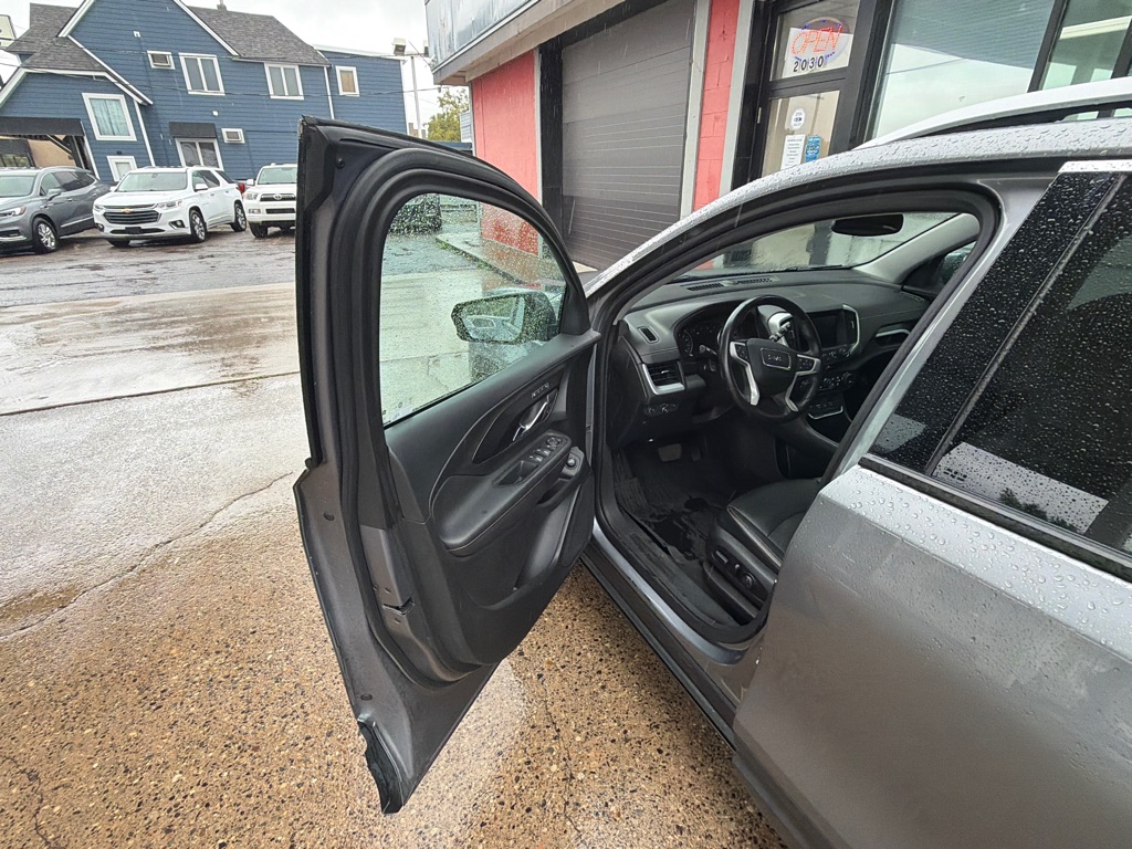 Photo 10 of this GMC TERRAIN