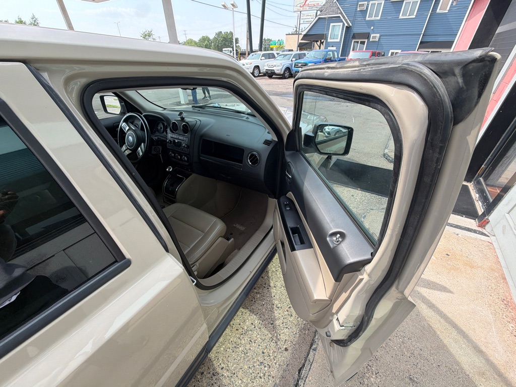 Photo 8 of this JEEP PATRIOT