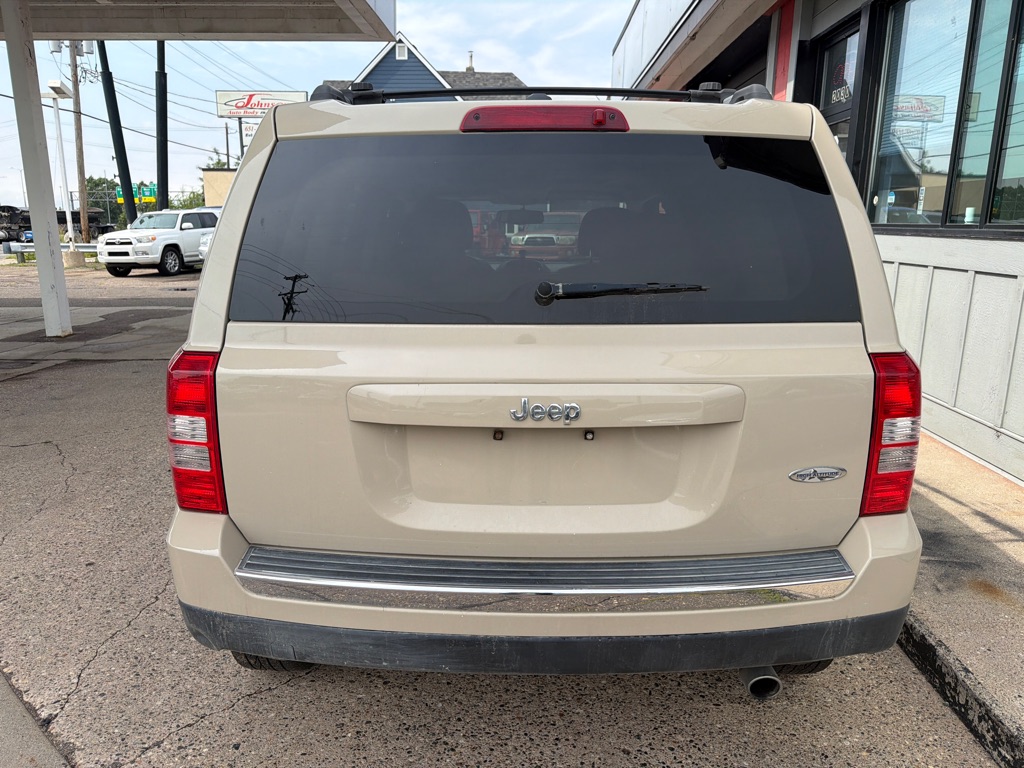 Photo 2 of this JEEP PATRIOT