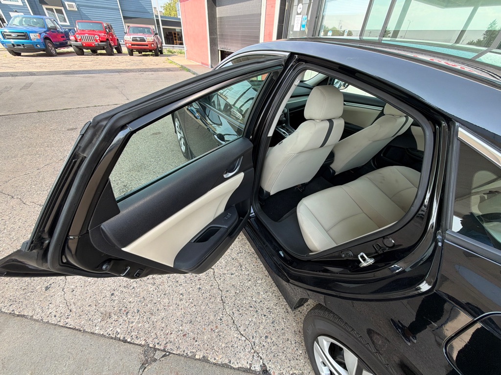 Photo 7 of this HONDA CIVIC