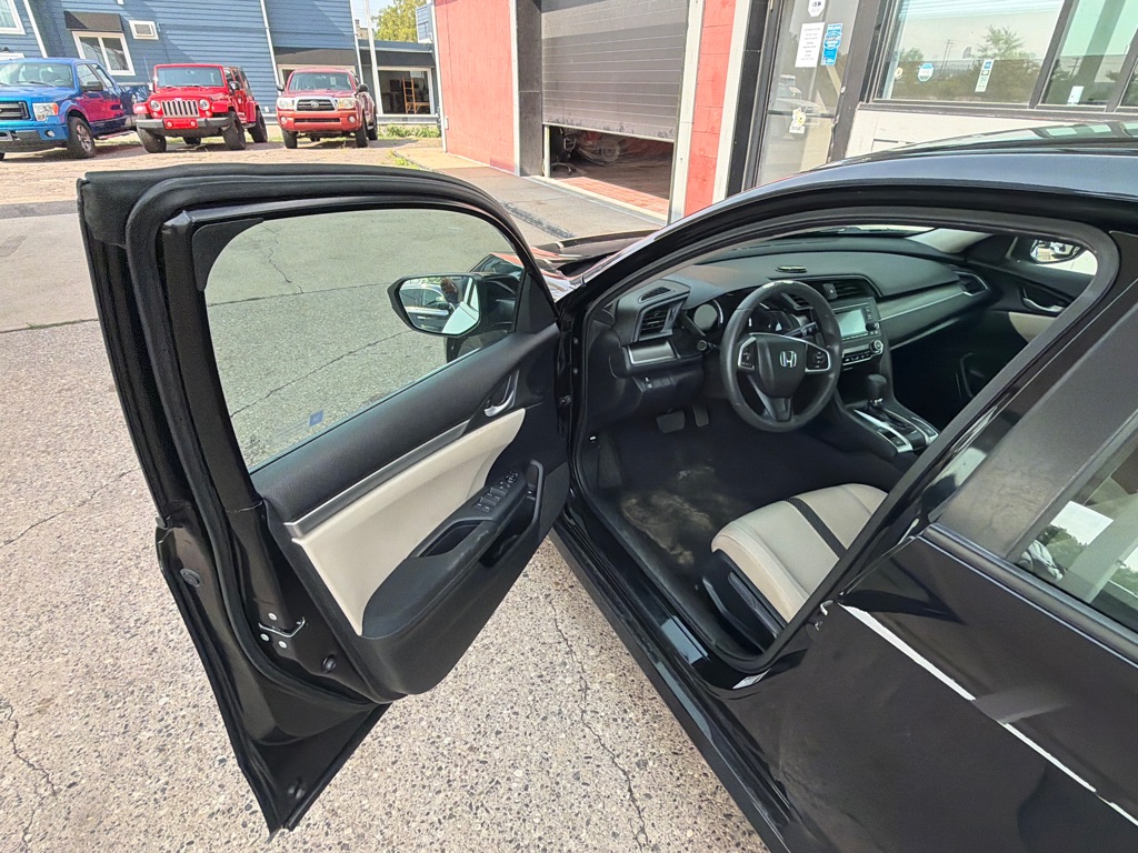 Photo 8 of this HONDA CIVIC