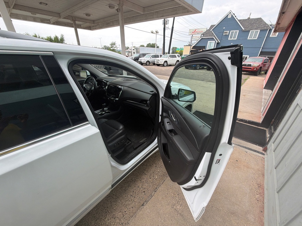 Photo 5 of this CHEVROLET TRAVERSE