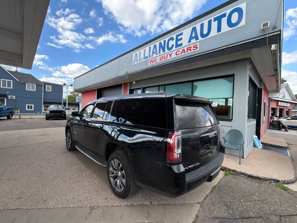 Photo 3 of this GMC YUKON XL