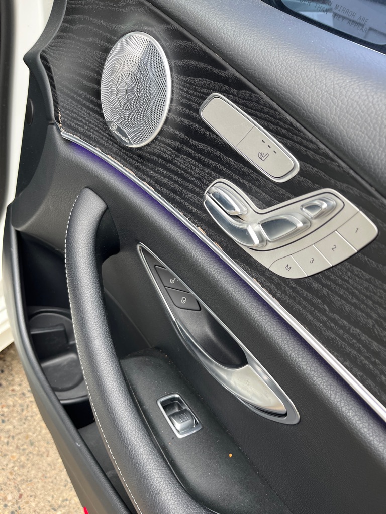Photo 15 of this MERCEDES-BENZ E-CLASS