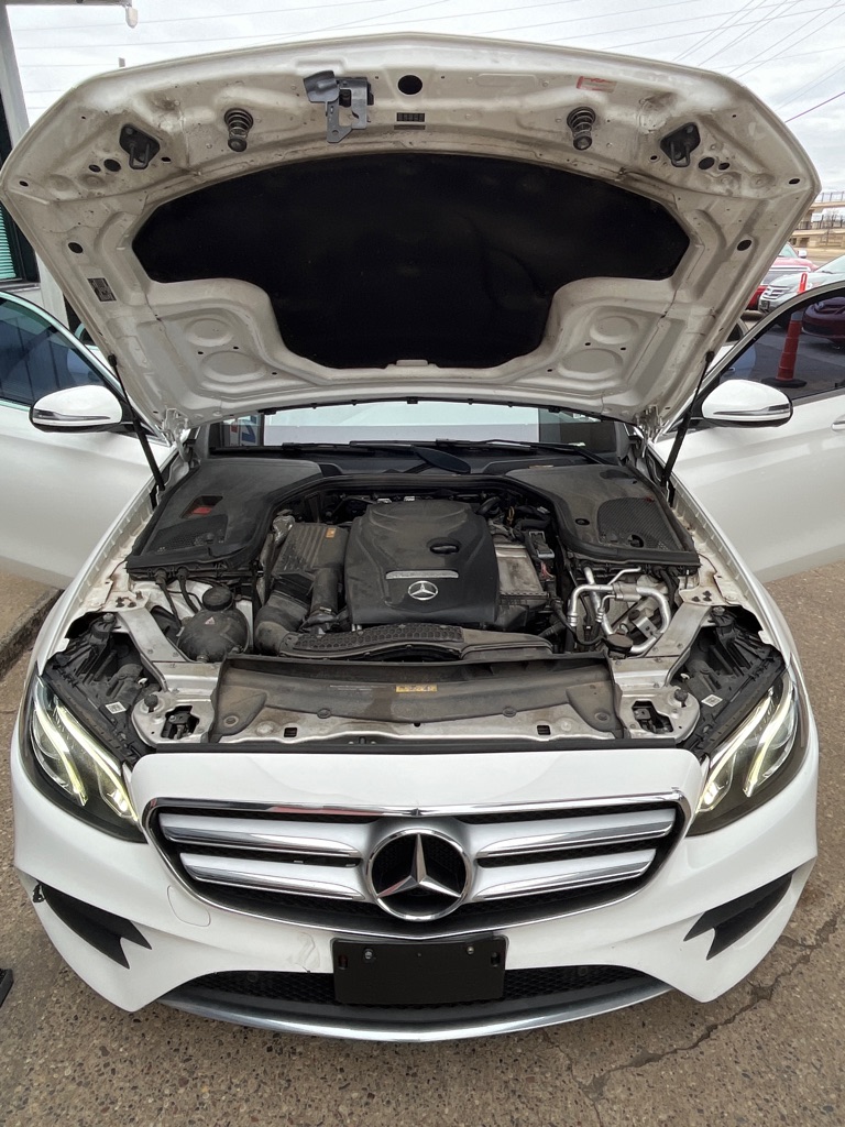 Photo 12 of this MERCEDES-BENZ E-CLASS
