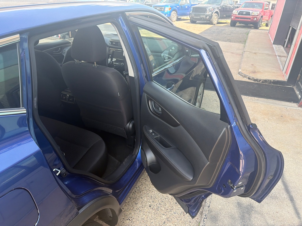 Photo 10 of this NISSAN ROGUE SPORT