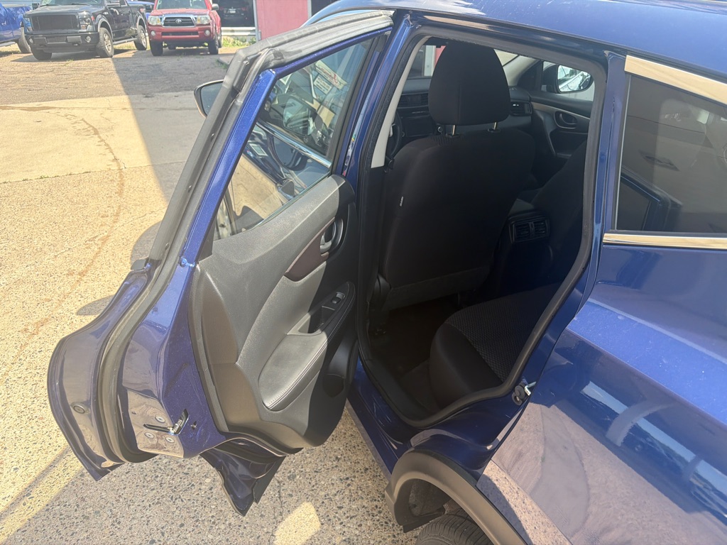 Photo 13 of this NISSAN ROGUE SPORT