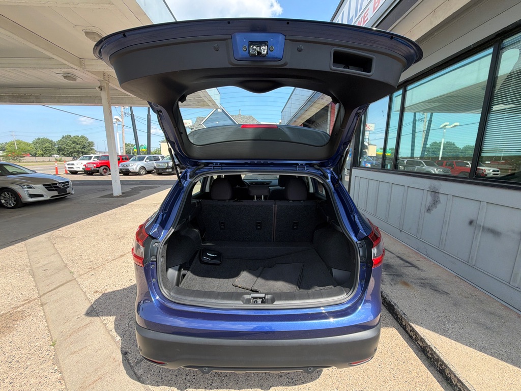 Photo 12 of this NISSAN ROGUE SPORT