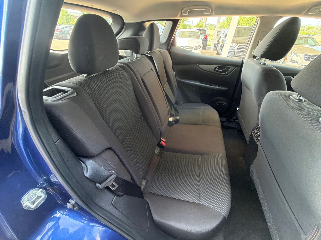 Photo 11 of this NISSAN ROGUE SPORT