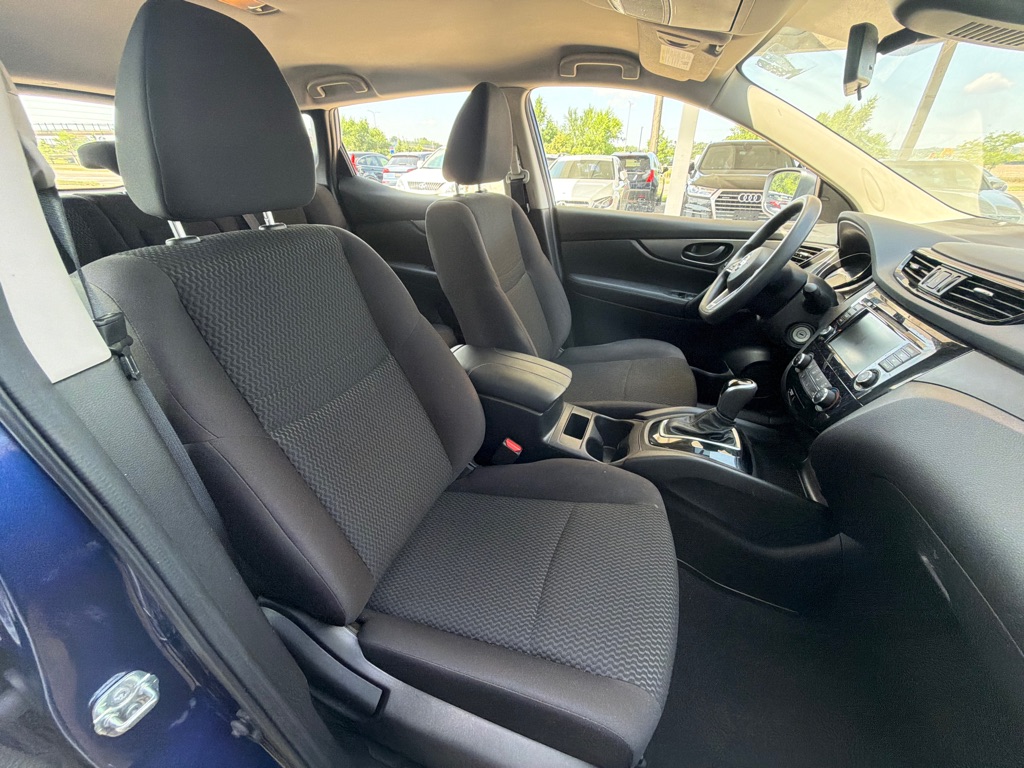 Photo 9 of this NISSAN ROGUE SPORT