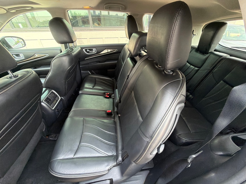 Photo 8 of this INFINITI QX60