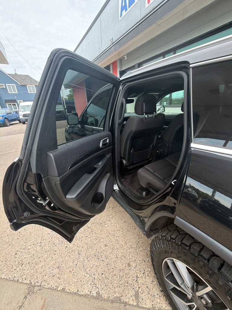Photo 10 of this JEEP GRAND CHEROKEE