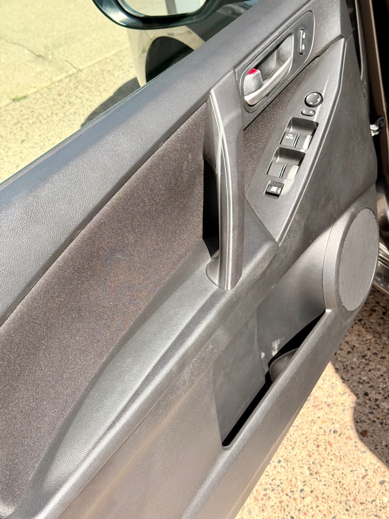 Photo 6 of this MAZDA 3