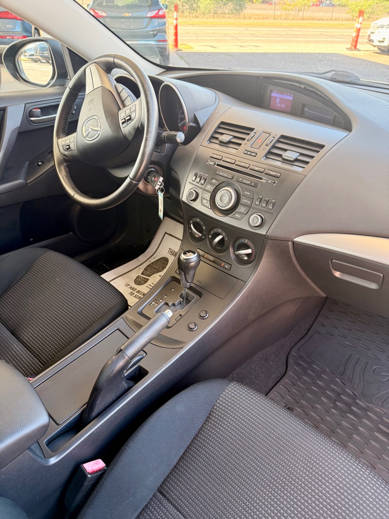 Photo 13 of this MAZDA 3