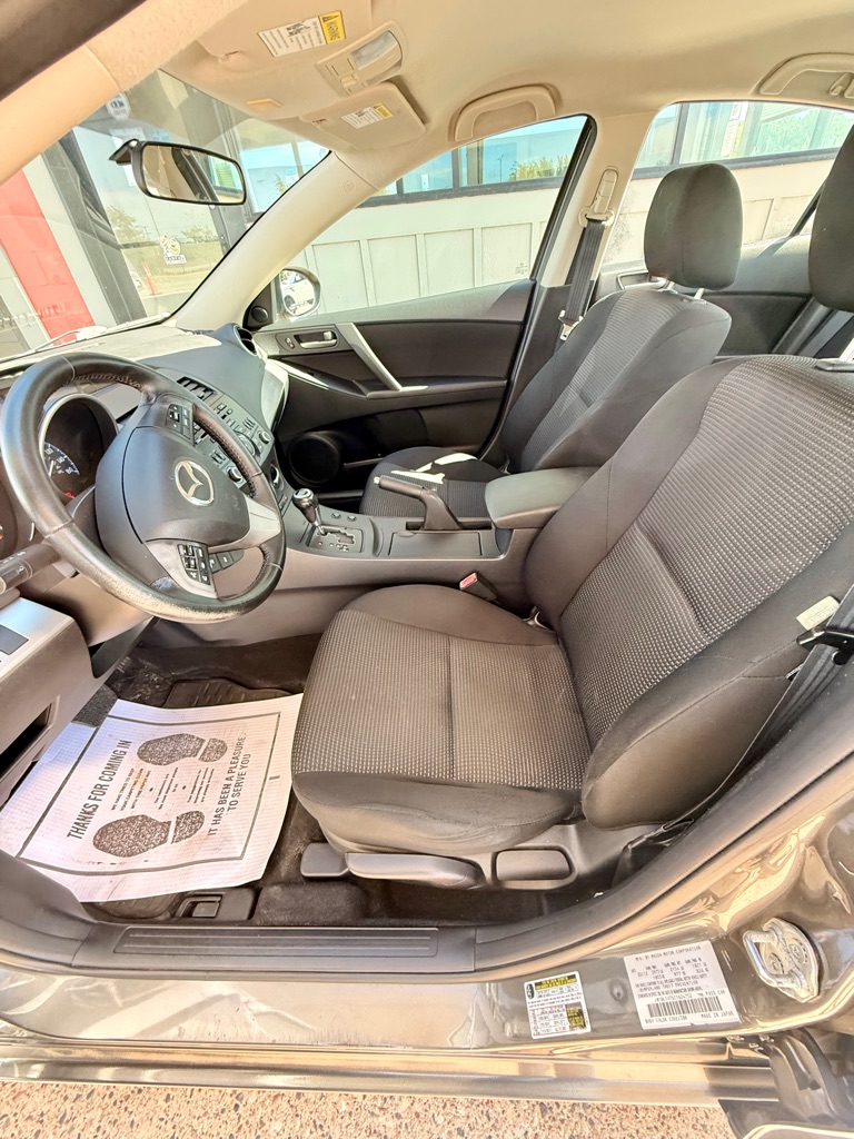 Photo 8 of this MAZDA 3