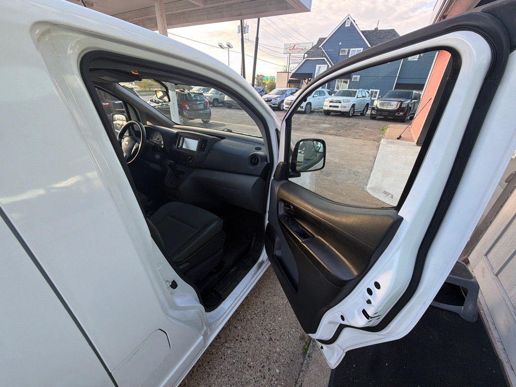 Photo 8 of this NISSAN NV200