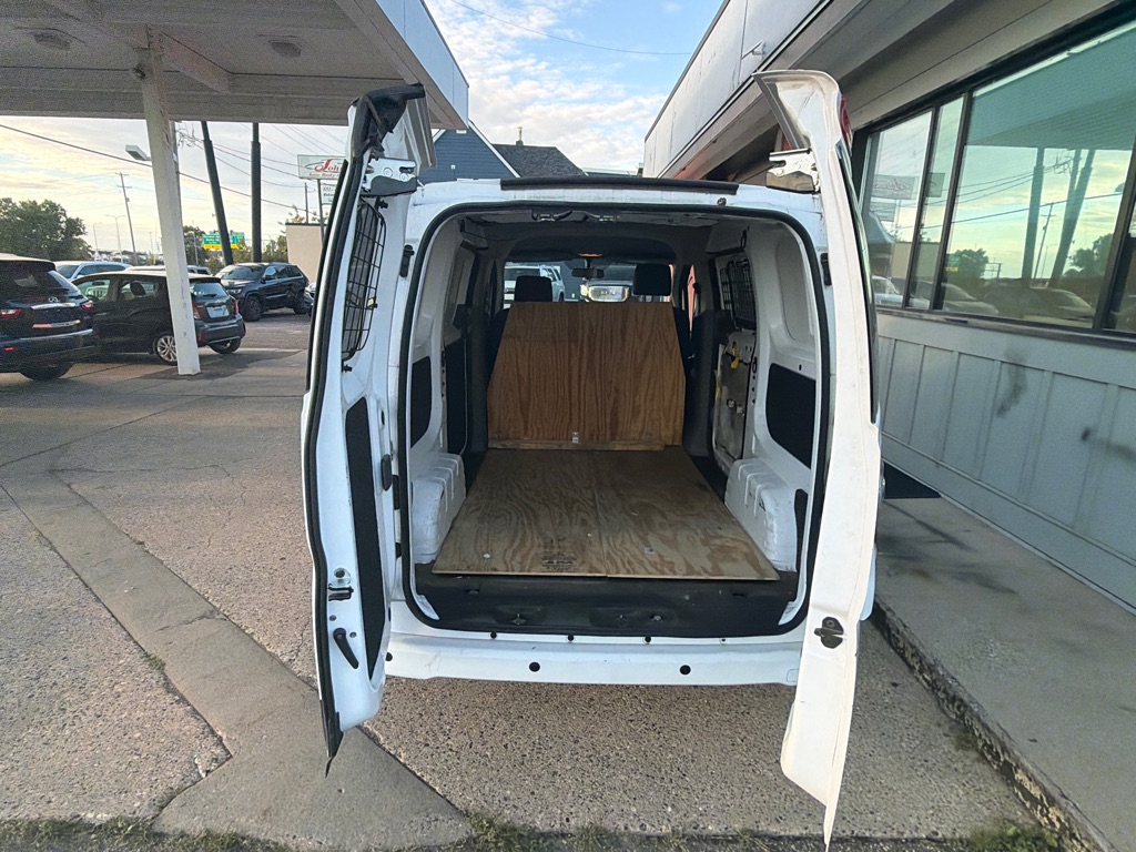 Photo 5 of this NISSAN NV200