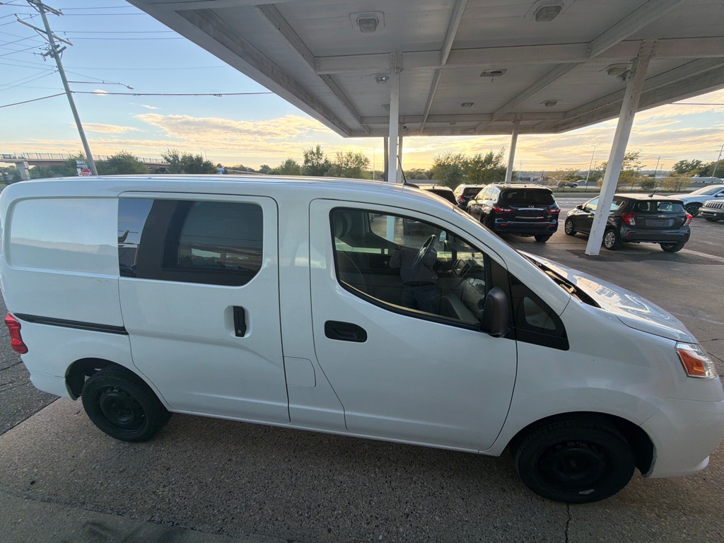 Photo 3 of this NISSAN NV200