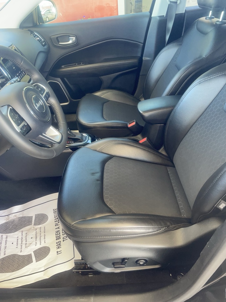 Photo 16 of this JEEP COMPASS