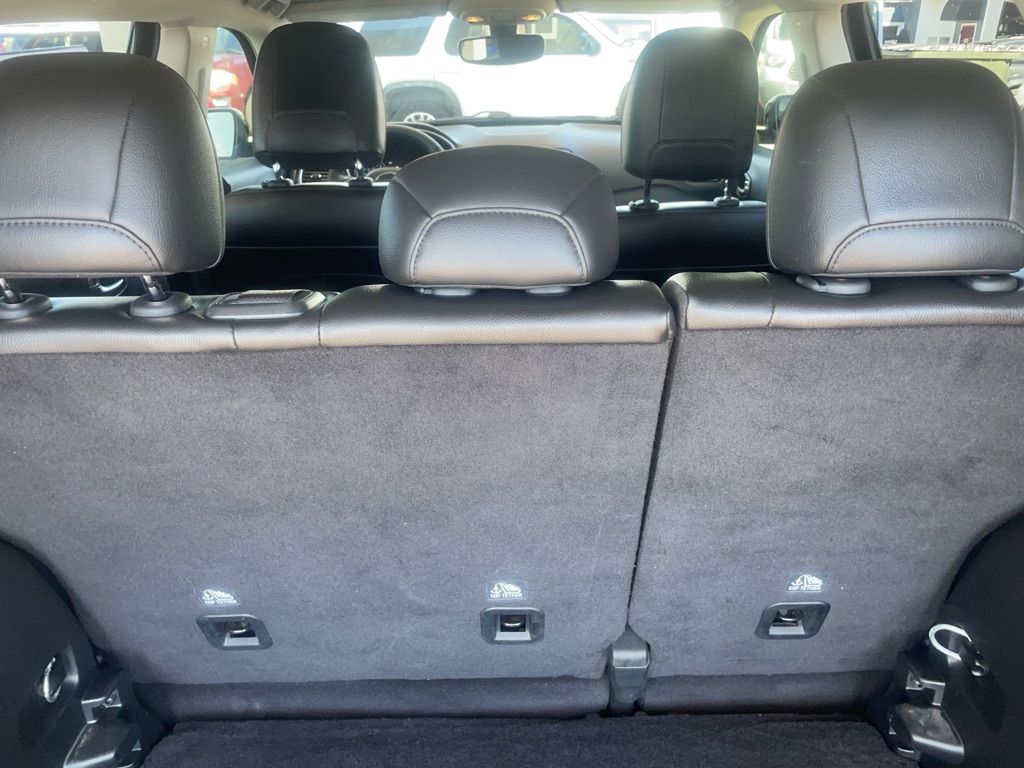 Photo 10 of this JEEP COMPASS